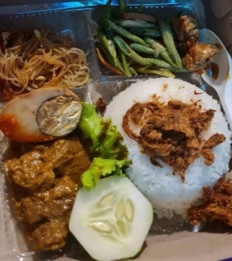 Nasi Campur Daging