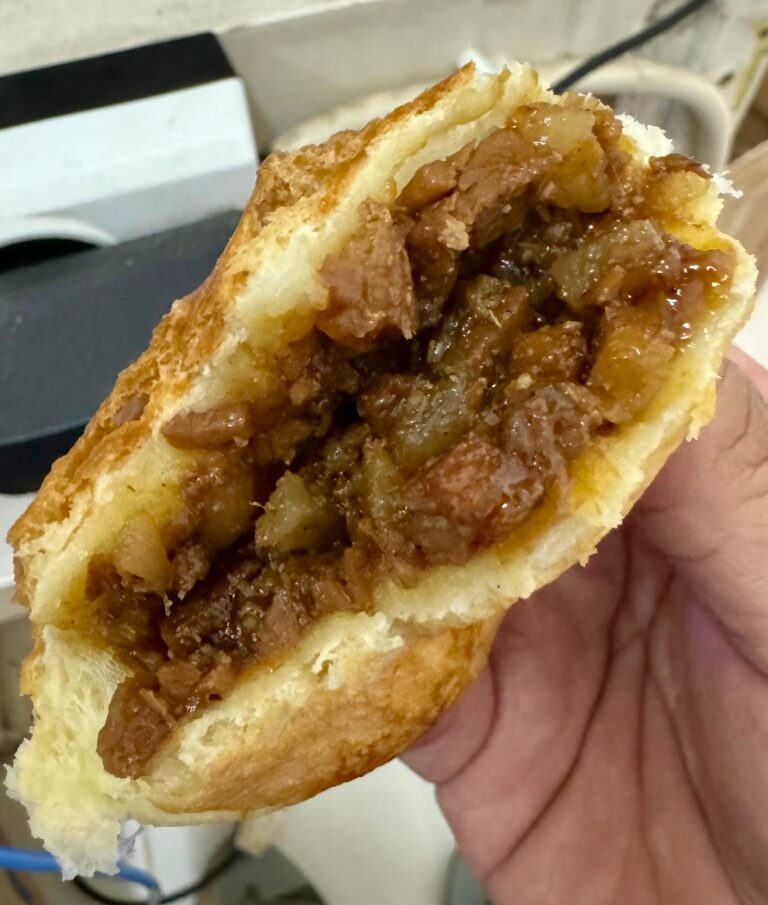 ROTI BABI PEDAS