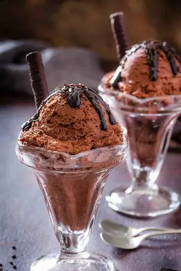 ICE CREAM SUNDAE CHOCOLATE