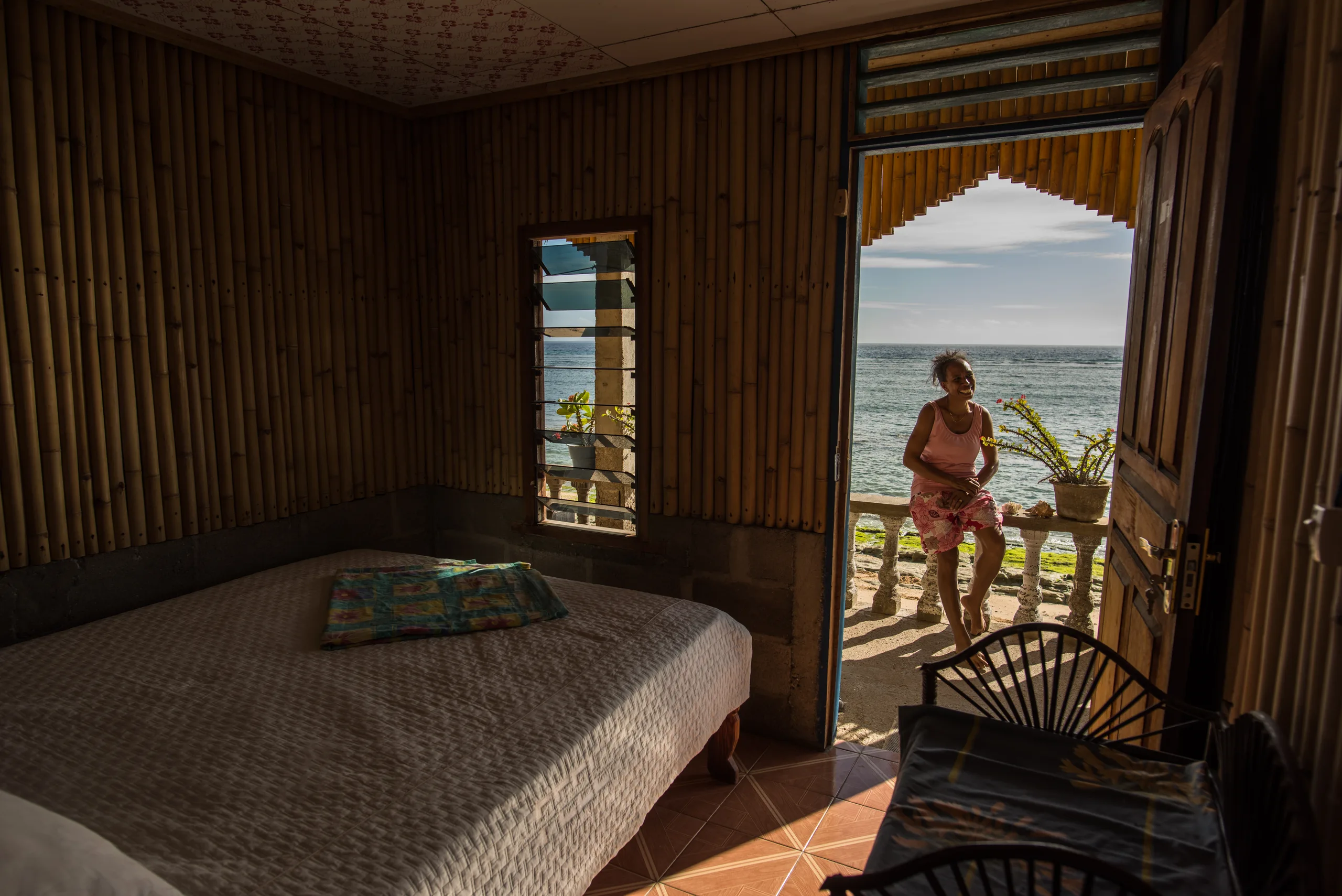 A room with the sea at the door