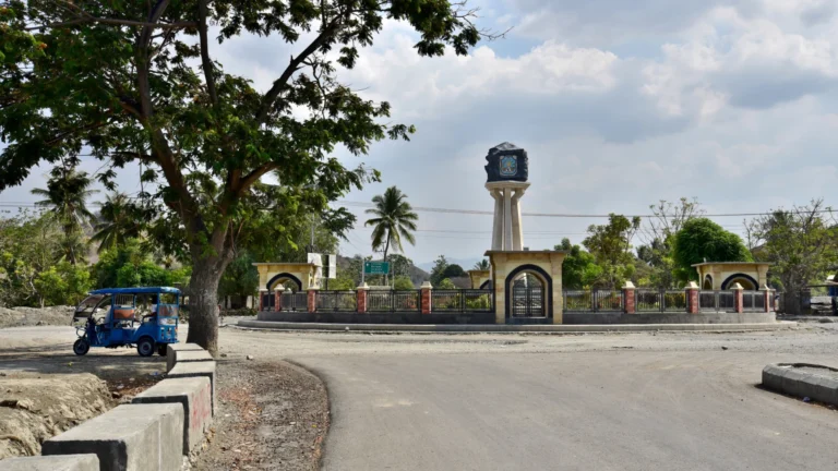 Igreja Evangelica Vizaun Kristaun de Timor-Leste — File:Manatuto Circle, 2018 (02).jpg